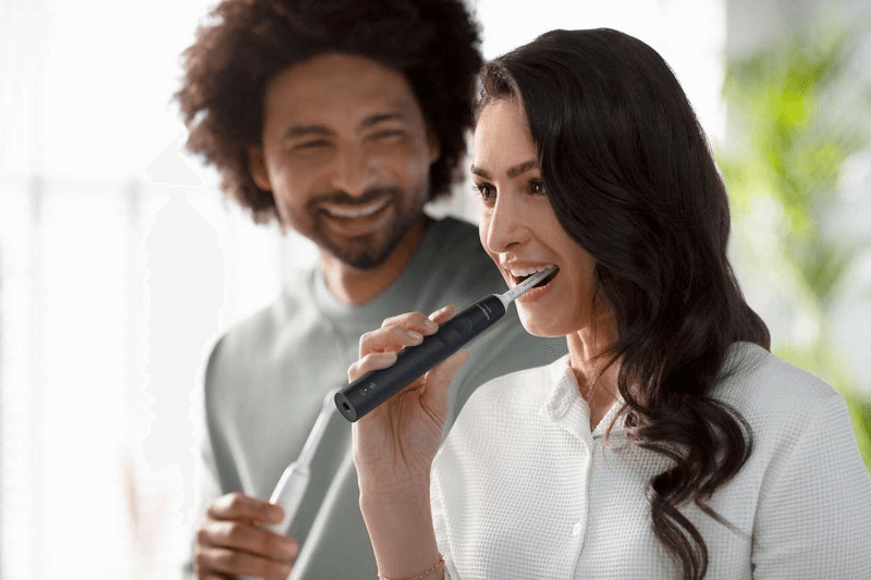 Philips Sonicare 3100 Series HX3673/14 – Black + Travel Case